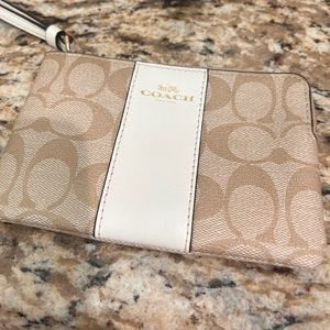 **Like New** Corner Zip Wristlet - Signature Canvas